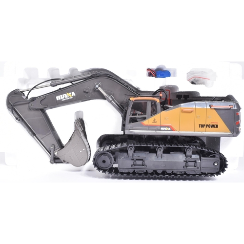 35 - Radio Control - an original Huina made 1/14 scale model Excavator with 22 functions including realis... 