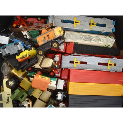 351 - Diecast - a large collection of assorted unboxed diecast models. Largely Matchbox Models of Yesterye... 