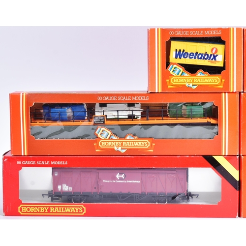 373 - Model Railway - a collection of x9 Hornby OO gauge trainset rolling stock / coaches / wagons, to inc... 