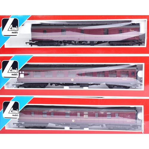 378 - Model Railway - a collection of x12 vintage Lima OO gauge coaches and carriages, to include: No. 305... 