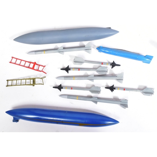 405 - Model Kits - collection of x7 built model kits of aircraft interest, comprising of: 3 Dassault Mirag... 