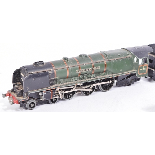 428 - Model Railway - two vintage Hornby Dublo OO gauge steam locomotive engines. Comprising of two EDL12 ... 