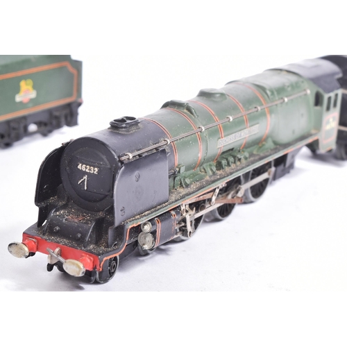 428 - Model Railway - two vintage Hornby Dublo OO gauge steam locomotive engines. Comprising of two EDL12 ... 