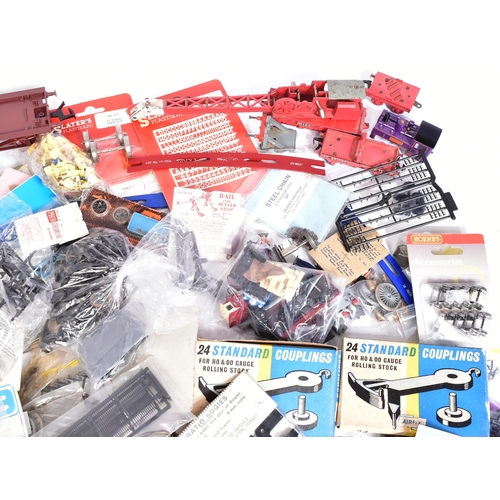 437 - Model Railway - a collection of assorted OO gauge model railway trainset locomotive accessories / sp... 