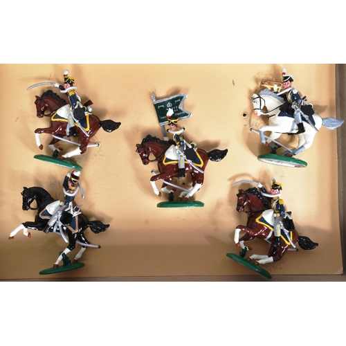 449 - Toy Soldiers - a collection of assorted lead toy soldiers to include Scottish Highlanders, Queens Gu... 