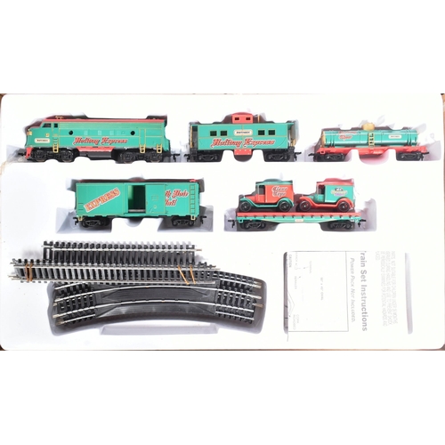 452 - Model Railway - x2 original Matchbox (Mantua) OO / HO gauge model railway locomotive trainsets compr... 