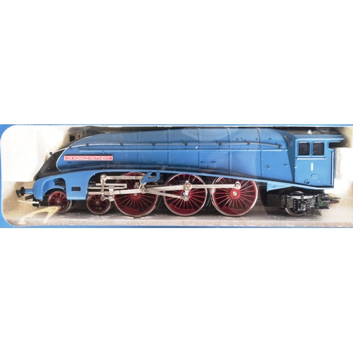 46 - Model Railway - a Limited Edition Hornby Royal Doulton Collection OO gauge model railway trainset No... 