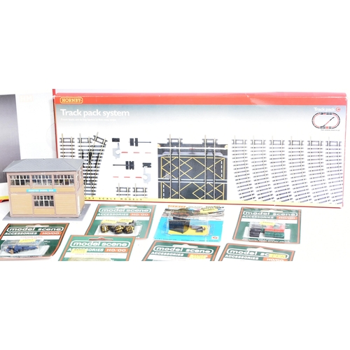 463 - Model Railway - a collection assorted OO gauge model railway trainset locomotive accessories compris... 