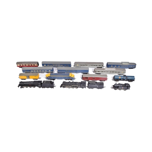 471 - Model Railway - a collection of vintage Triang / Hornby OO gauge model railway trainset locomotives ... 