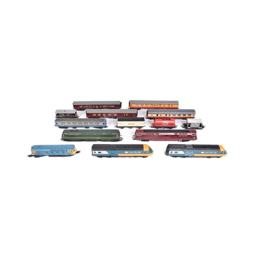 473 - Model Railway - a collection of assorted OO gauge model railway diesel trainset locomotive engines a... 