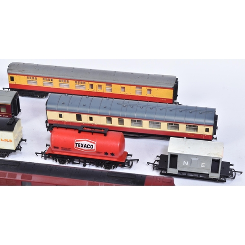 473 - Model Railway - a collection of assorted OO gauge model railway diesel trainset locomotive engines a... 