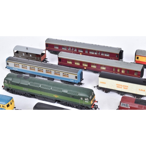 473 - Model Railway - a collection of assorted OO gauge model railway diesel trainset locomotive engines a... 