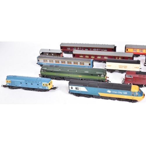 473 - Model Railway - a collection of assorted OO gauge model railway diesel trainset locomotive engines a... 