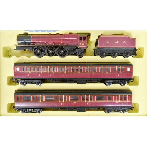 479 - Model Railway - x2 vintage Triang / Hornby OO gauge model railway trainset locomotive sets comprisin... 