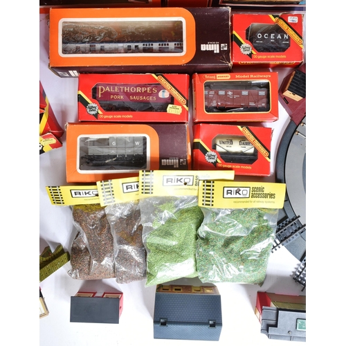 481 - Model Railway - a collection of assorted Triang / Hornby OO gauge model railway trainset locomotive ... 