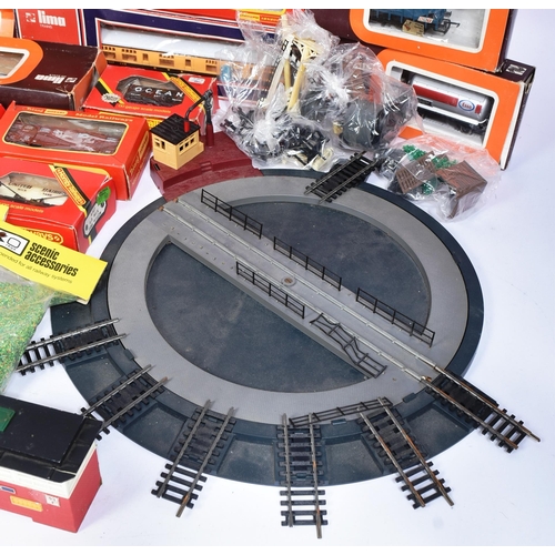 481 - Model Railway - a collection of assorted Triang / Hornby OO gauge model railway trainset locomotive ... 