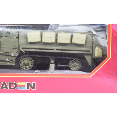 496 - Diecast - x2 Kaden made ( Czech Republic ) 1/24 scale boxed sheet metal diecast models. Both USA Uni... 