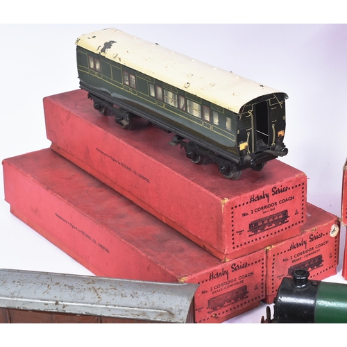 510 - Model Railway - a collection of vintage Hornby tinplate O gauge model railway trainset locomotive it... 