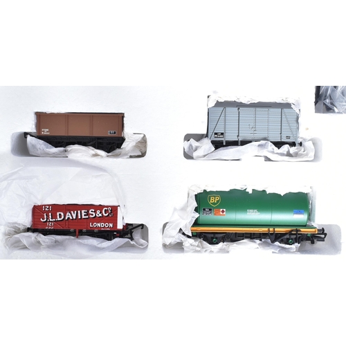 56 - A vintage Hornby OO gauge model railway Mixed Goods Digital trainset No. R1075, comprising of: BR 0-... 