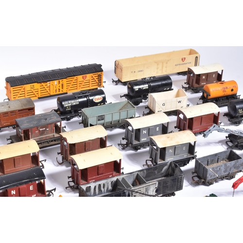 98 - Model Railway - a collection of assorted OO gauge model railway trainset locomotive rolling stock wa... 