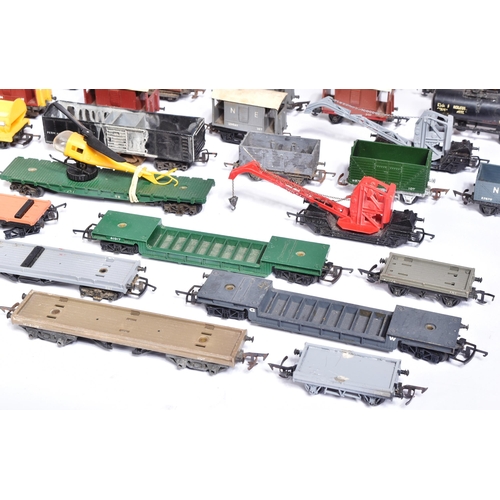 98 - Model Railway - a collection of assorted OO gauge model railway trainset locomotive rolling stock wa... 