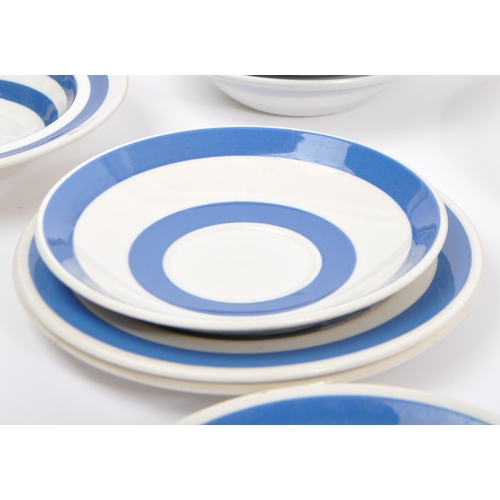 166 - A large vintage bone china collection of Blue & White ceramics by 'Chefware', 'Sadler' and Swinnerto... 