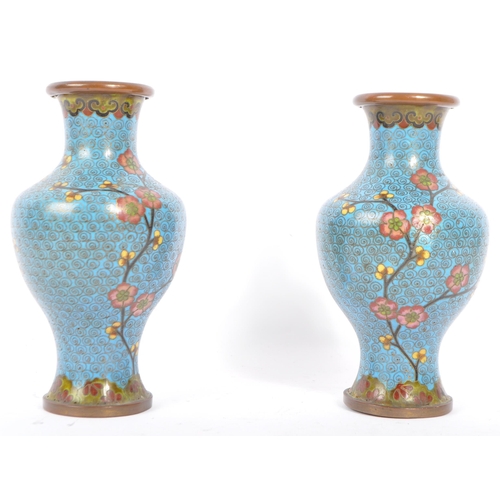 202 - A small collection of 19th & 20th century Chinese / Oriental metalwork and cloisonné items to includ... 