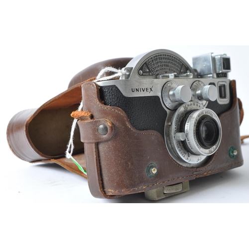 238 - An early 20th century circa 1940s Universal Camera  Univex Mercury model CC half frame #200-series f... 