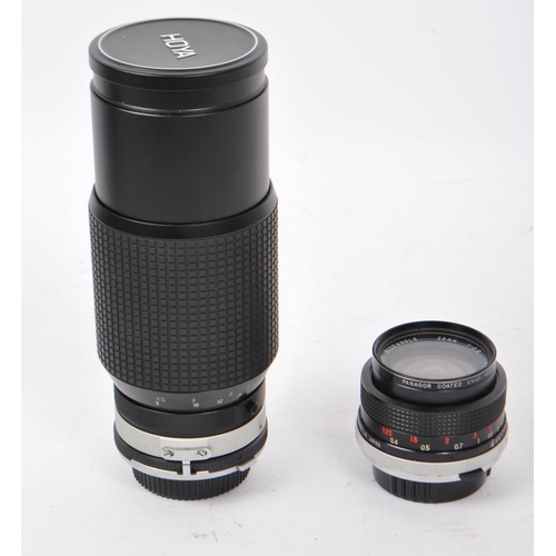 255 - A Hoya HMC zoom & macro 70-210mm 1:3.8 ⌀62, camera lens made in Japan, no. 611082. Together with a P... 