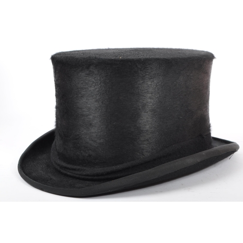 262 - A 19th / early 20th century Christys' of London top hat, size 7 1/2 61XL. Set within a brown tan lea... 