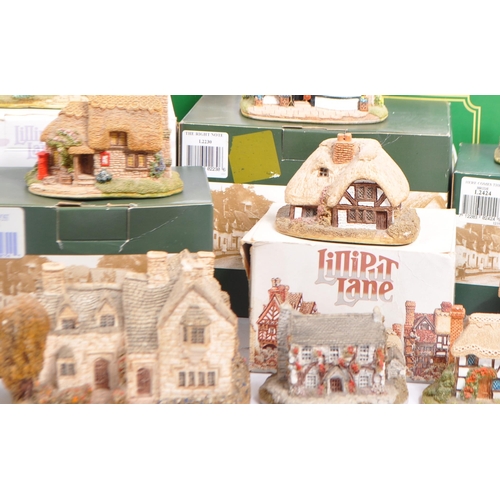 290 - Lilliput Lane - a large collection of 28 Lilliput Lane miniatures to include: Britain's Heritage L22... 