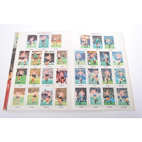 315 - Figurine Panini Sticker Football Interest - Two vintage 1969/70 & 1970 football picture albums title... 