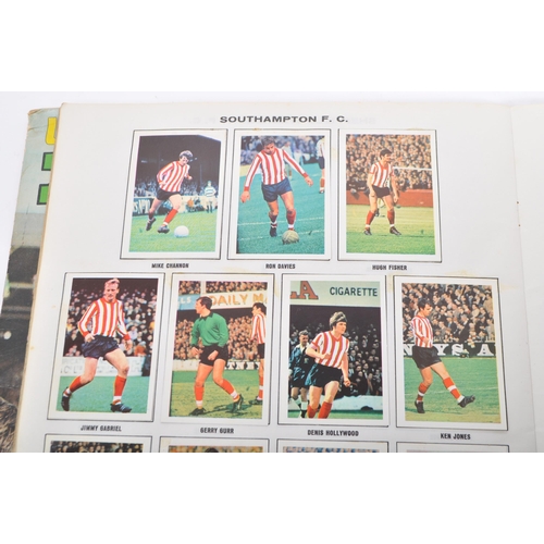 315 - Figurine Panini Sticker Football Interest - Two vintage 1969/70 & 1970 football picture albums title... 