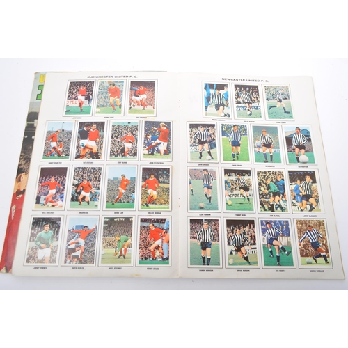 315 - Figurine Panini Sticker Football Interest - Two vintage 1969/70 & 1970 football picture albums title... 