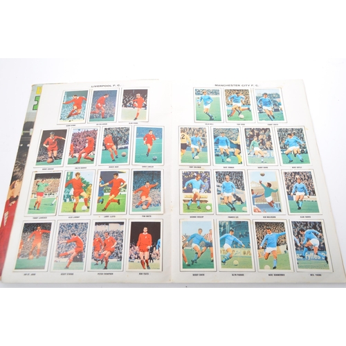 315 - Figurine Panini Sticker Football Interest - Two vintage 1969/70 & 1970 football picture albums title... 