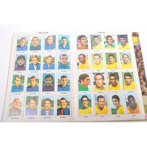 315 - Figurine Panini Sticker Football Interest - Two vintage 1969/70 & 1970 football picture albums title... 