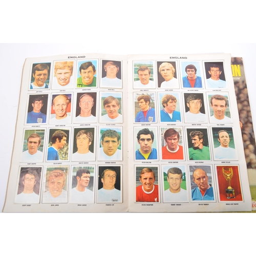 315 - Figurine Panini Sticker Football Interest - Two vintage 1969/70 & 1970 football picture albums title... 