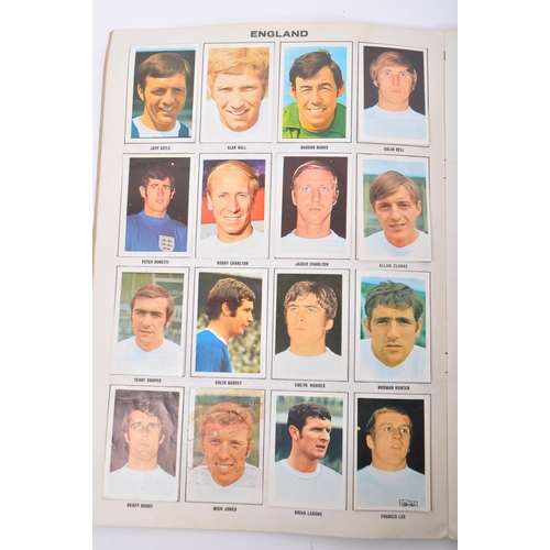 315 - Figurine Panini Sticker Football Interest - Two vintage 1969/70 & 1970 football picture albums title... 