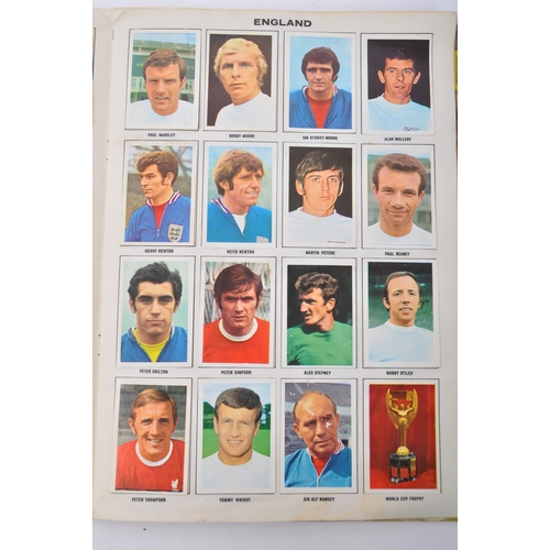 315 - Figurine Panini Sticker Football Interest - Two vintage 1969/70 & 1970 football picture albums title... 