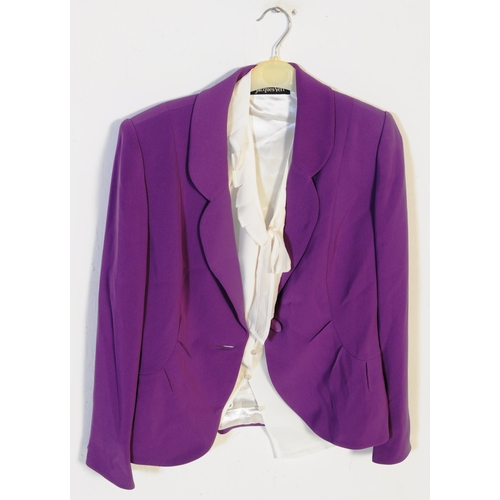 359 - Jacques Vert - A vintage 20th century three piece to include a jacket, skirt and blouse size 10 also... 