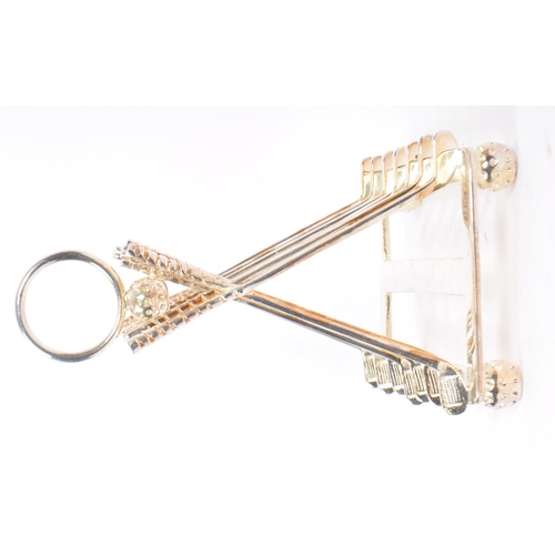 361 - A silver plated toast rack having hoop carry handle to top with slice dividers being in the form of ... 