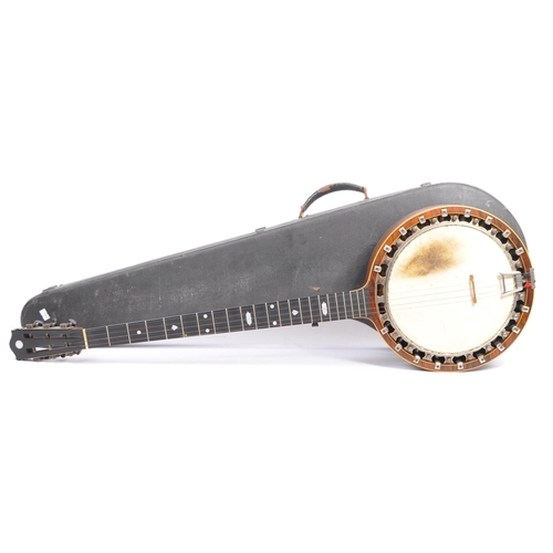 411 - New Windsor No. 4 Zither banjo. An early 20th century five string New Windsor Banjo, comprised of a ... 