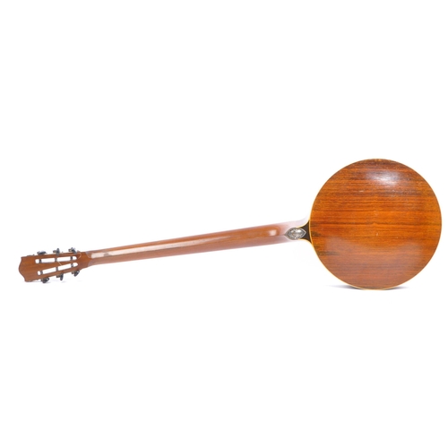 411 - New Windsor No. 4 Zither banjo. An early 20th century five string New Windsor Banjo, comprised of a ... 