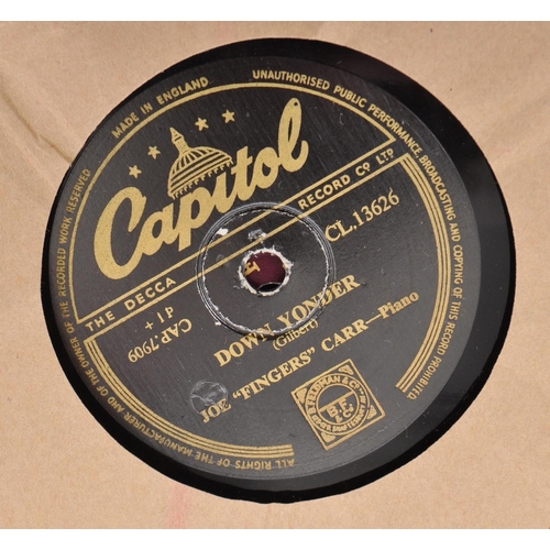 425 - A large collection of vintage 20th century 78 RPM records / singles. Featuring artists, Bing Crosby ... 