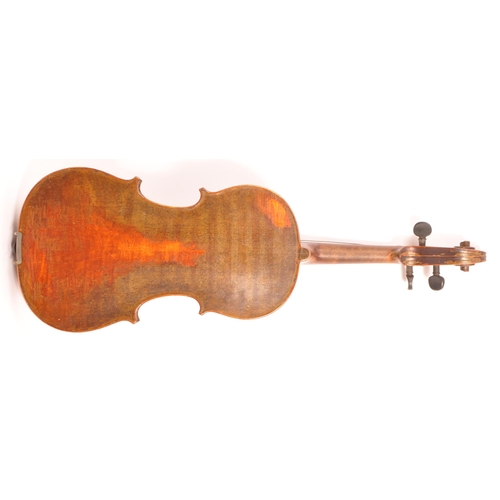 447 - An early 20th Century full sized 4/4 violin musical instrument with two piece back. Condition AF. Me... 