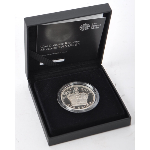 473 - The Royal Mint - The Longest Reigning Monarch - 2015 United Kingdom silver proof five pound piedfort... 