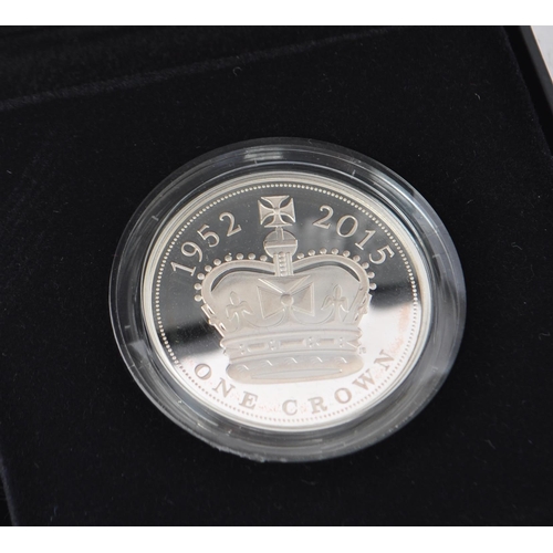 473 - The Royal Mint - The Longest Reigning Monarch - 2015 United Kingdom silver proof five pound piedfort... 