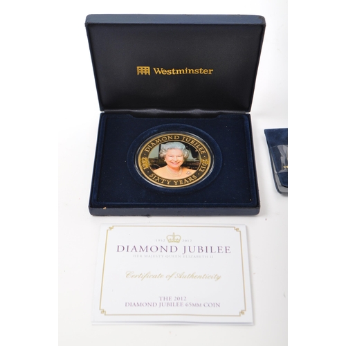 476 - Five Royal Family anniversary commemorative coins of the diamond jubilee of her majesty The Queen an... 