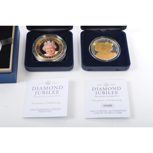 476 - Five Royal Family anniversary commemorative coins of the diamond jubilee of her majesty The Queen an... 