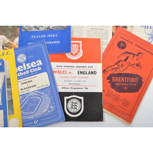 515 - A collection of mid 20th century football and rugby programmes, the majority circa 1950s. Featuring ... 